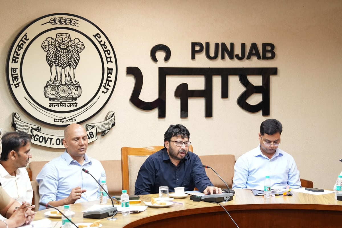 Dr. Ravjot Singh Interacts with Overseas Punjabis, Directs Officials to Prioritize NRI Complaints