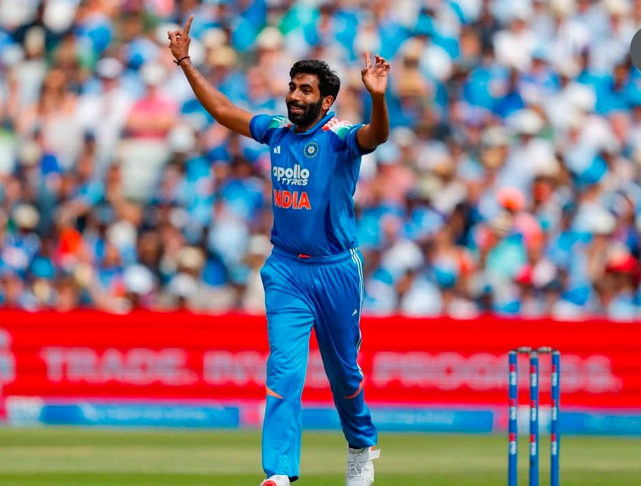India Beat England by 6 Wickets in 1st ODI; Bumrah Scripts History, Dhoni's Popcorn Moment Goes Viral