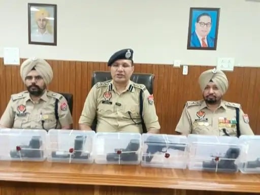 Tarn Taran Police Crack Cross-Border Arms Smuggling Network, Two Arrested with 8 Illegal Pistols