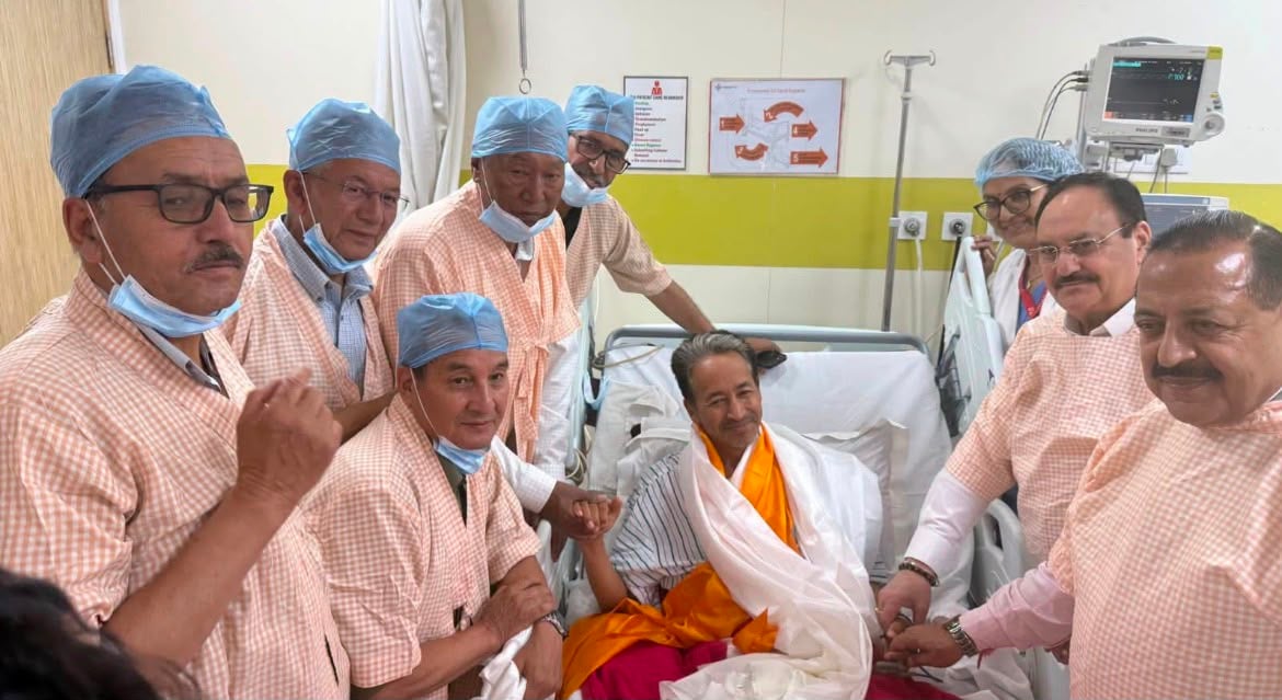 Sonam Wangchuk Ends 27-Day Hunger Strike After Centre Gives Written Assurances on NEET Leak Demands