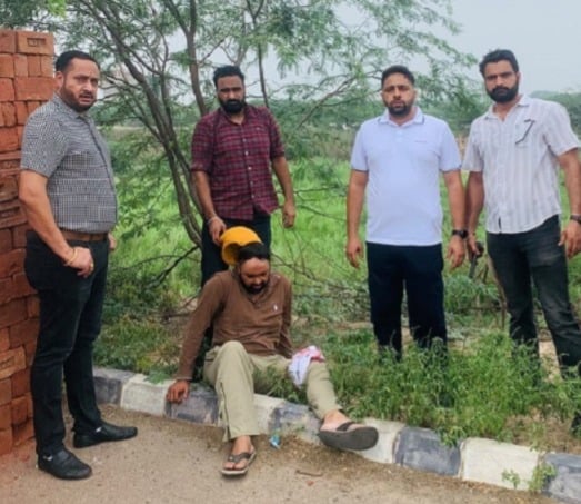 Two Drug Smugglers Arrested After Police Encounter in Mohali; Pistols Recovered