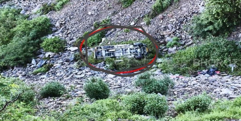 Bolero camper falls into gorge in Himachal’s Sirmaur; Four Killed, nine injured