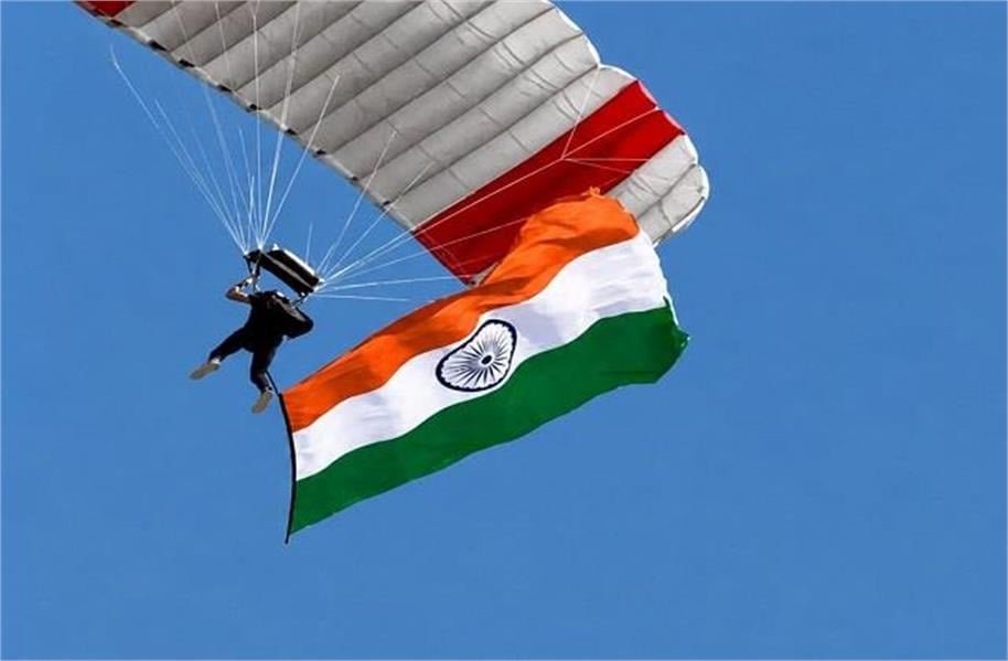Three Indians Create World Record in Libya, Hoist Tricolour During Skydive at 13,000 Feet 