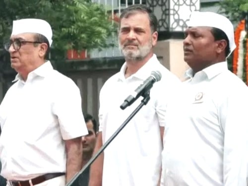 Delhi police begin probe against Rahul and Sonia Gandhi; Vande Mataram disrespect row