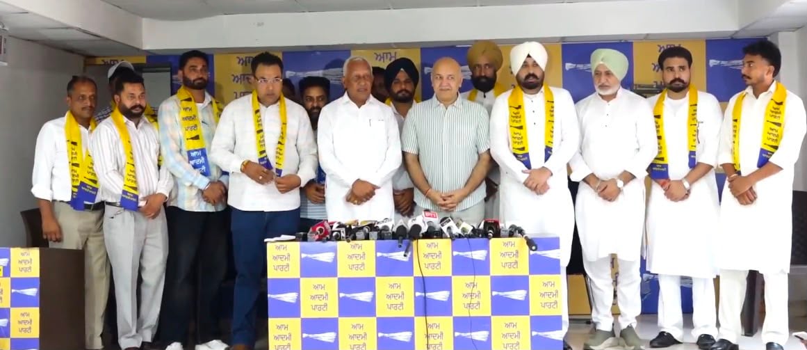 Sunmeek Singh Henry Sidhu joins AAP, quits congress after 20 years