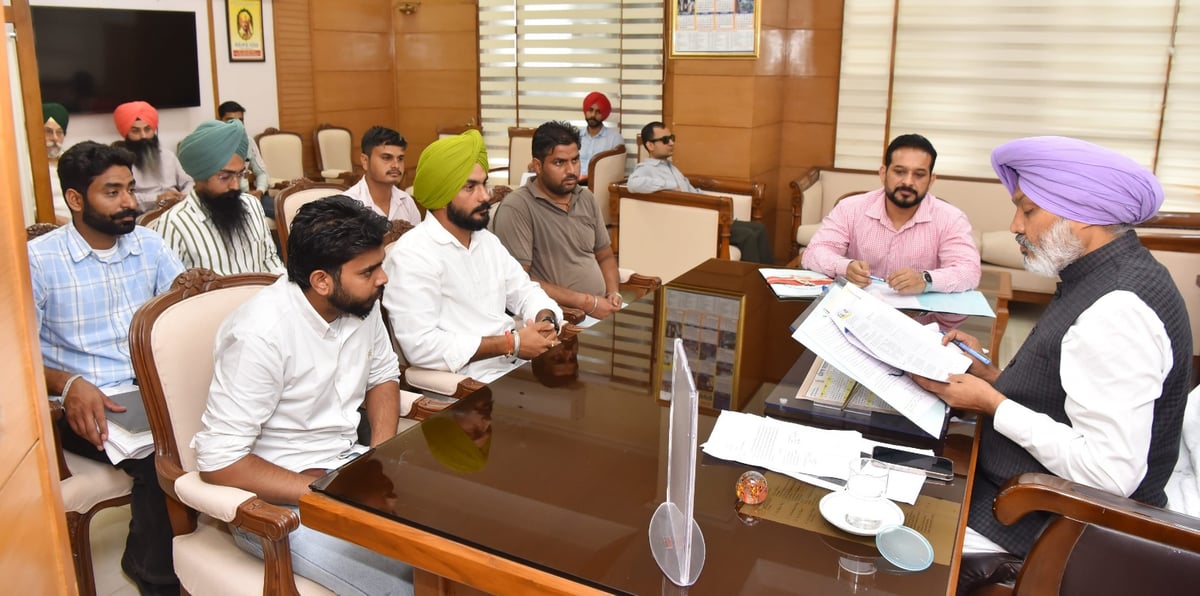 Cheema holds meetings with employee unions, assures action on genuine demands