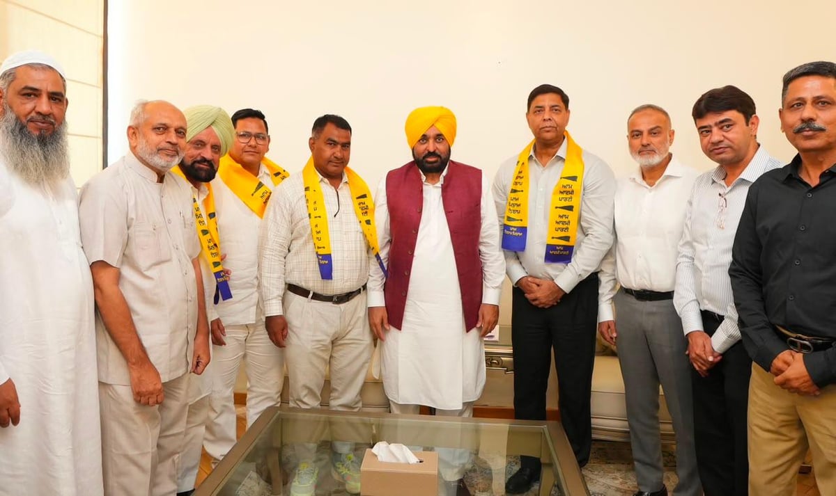 AAP expands presence in Punjab; Malerkotla leaders and councillors join party