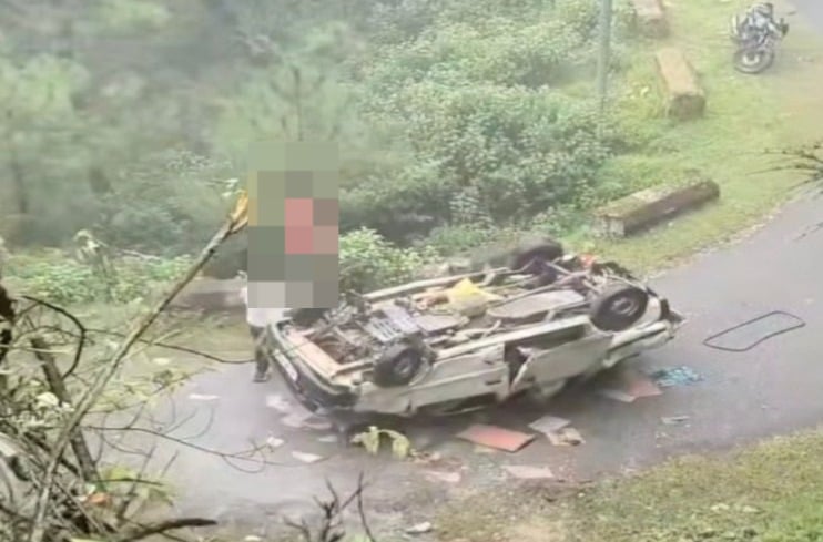 Car overturns near Mahunag in Mandi; one killed, two seriously injured