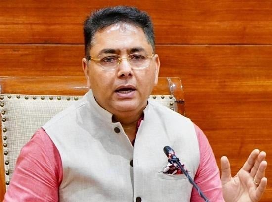 Aman Arora Appeals to Employees Protesting Outside His Sunam Residence, Says Issues Can Be Resolved Through Dialogue 
