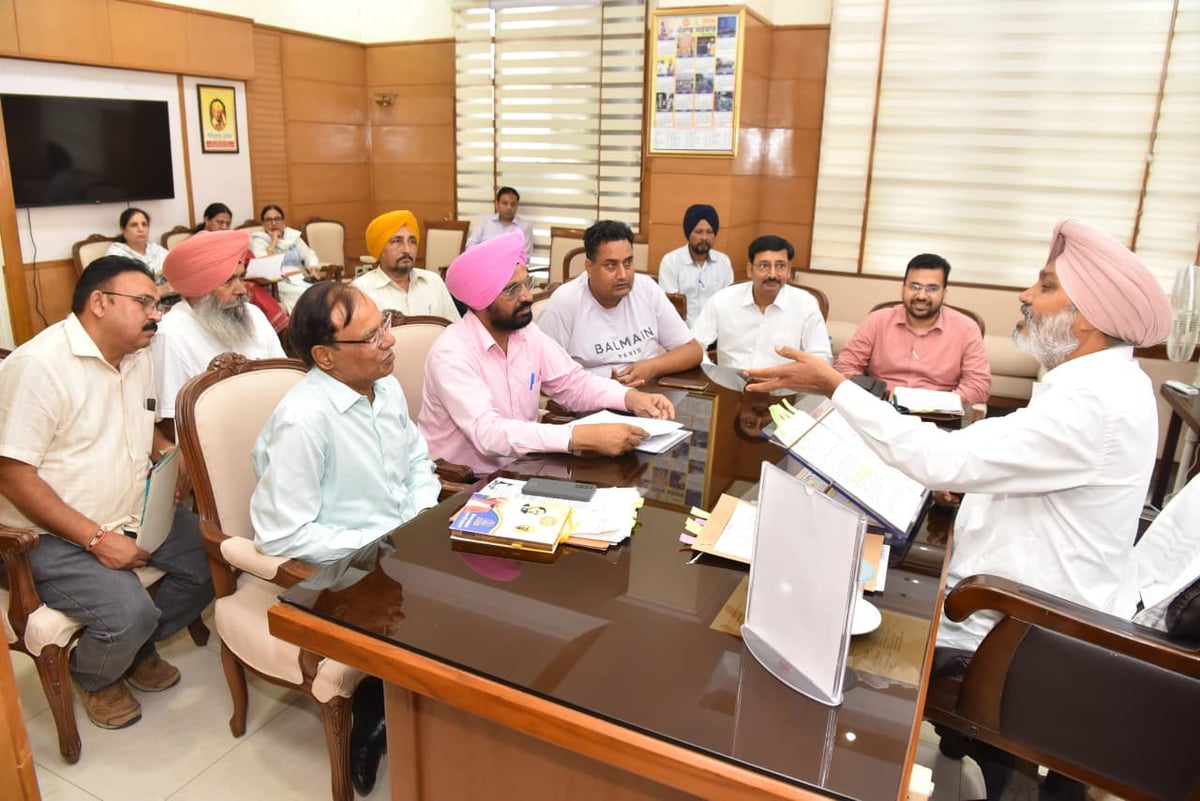 Harpal Cheema meets employee unions, assures timely resolution of genuine demands