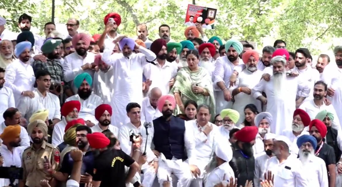 Channi and Raja Warring share stage amid Punjab Congress infighting, signal show of unity