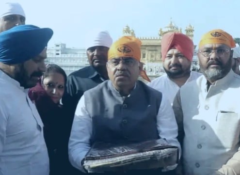 Tarun Chugh offers prayers at Golden Temple on PM Modi’s birthday