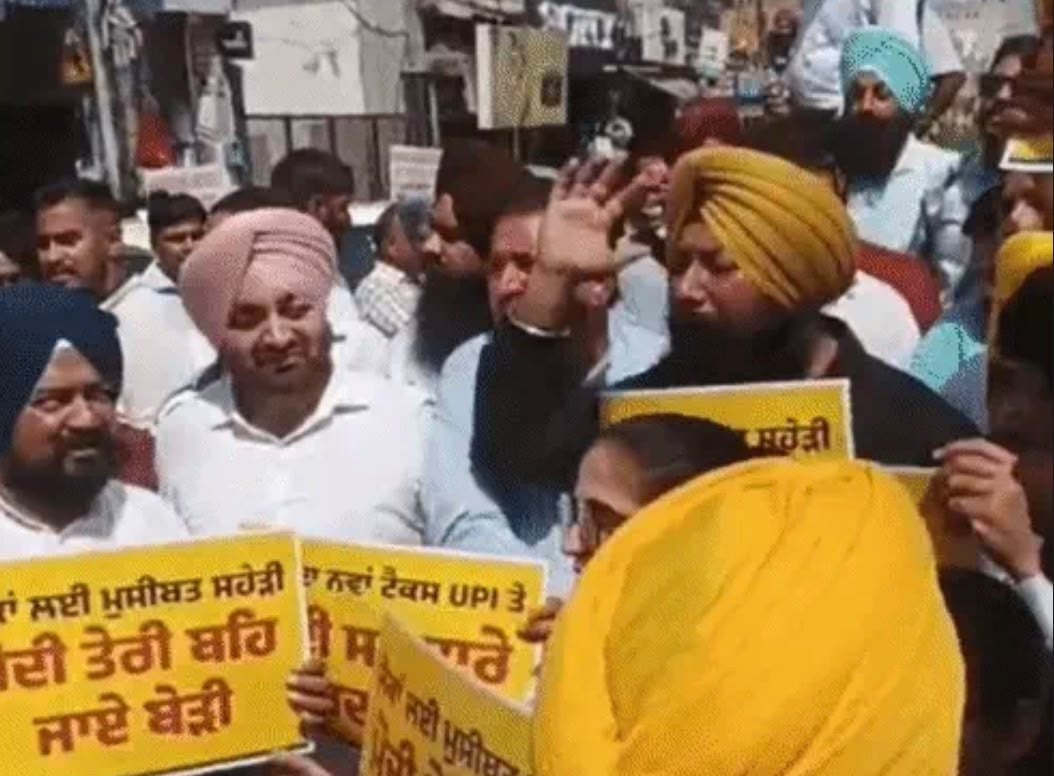 AAP protests UPI charges in Jalandhar, burns PM Modi’s effigy