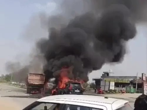 Scorpio collides with Tipper on Amritsar-Tarn Taran Bypass, 25-year-old Man burnt alive