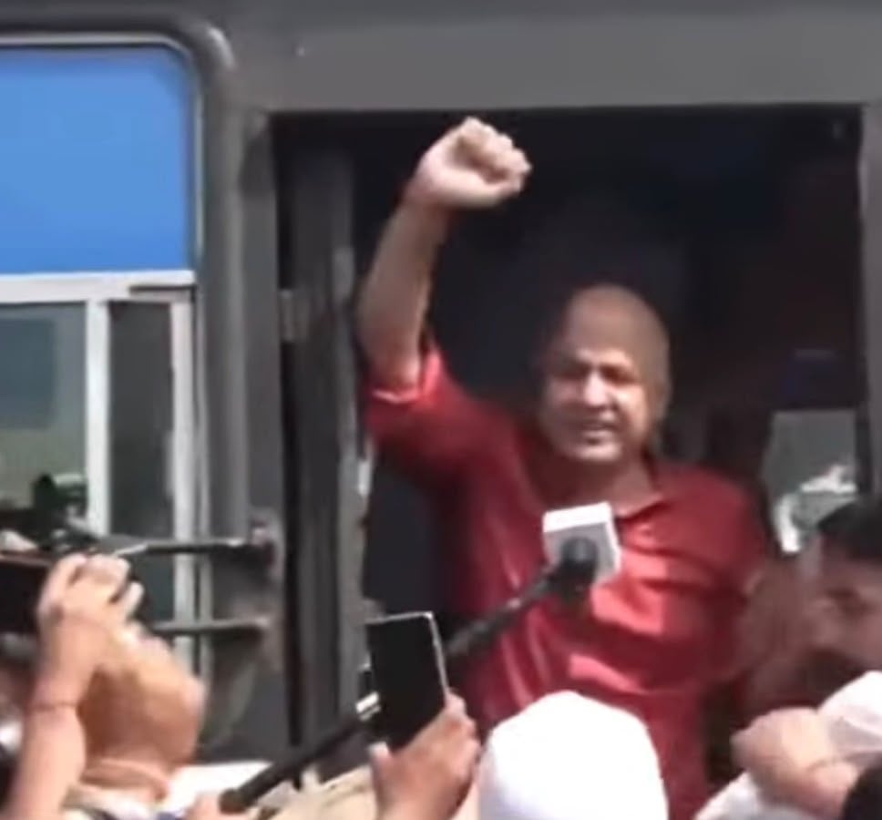 AAP protest against Gyanesh Kumar in Chandigarh; Manish Sisodia and workers detained