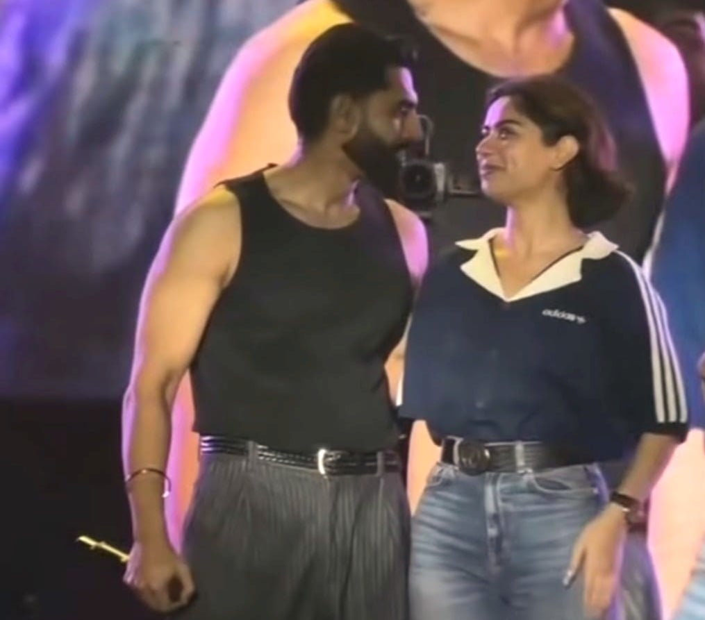 Parmish Verma Hugs Harman Brar on stage at Rishikesh Concert, Calls her special guest; Video goes viral