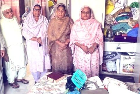 Former woman sarpanch held hostage and daylight robbed in Gurdaspur