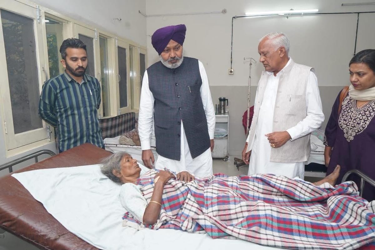 Sangrur Road accident: Harpal Cheema, Barinder Goyal meet families of eight deceased labourers